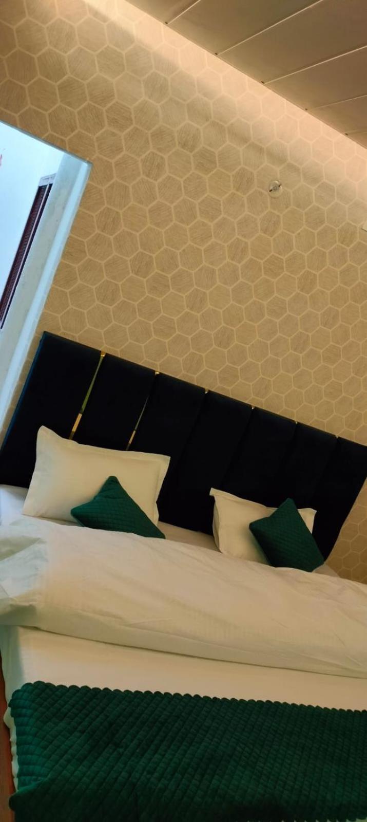 فندق Gulab Residency فاراناسي المظهر الخارجي الصورة